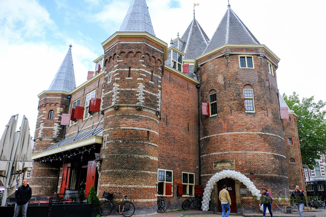  Who doesn't love an old castle in the middle of the city? Nieumarkt