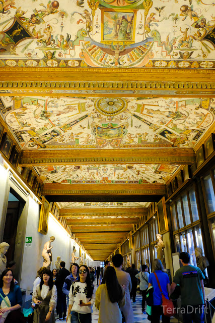 The bejeweled hallways of Uffizi