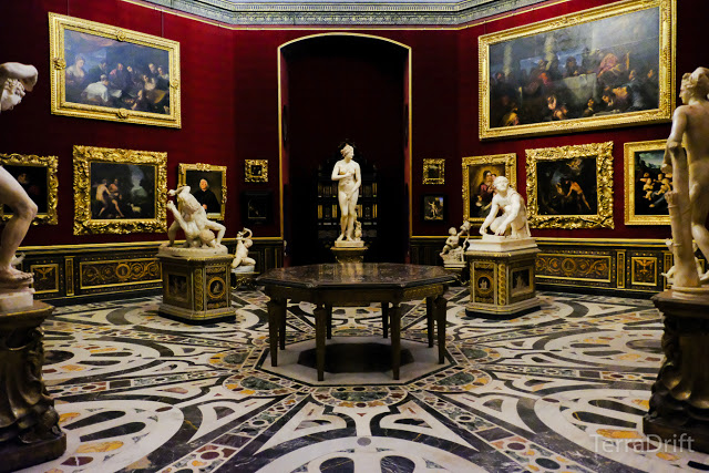 Just one of the many gallery rooms of Uffizi