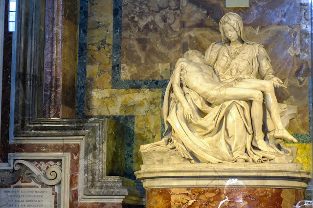 michaelangelo pieta Saint peters basilica vatican city