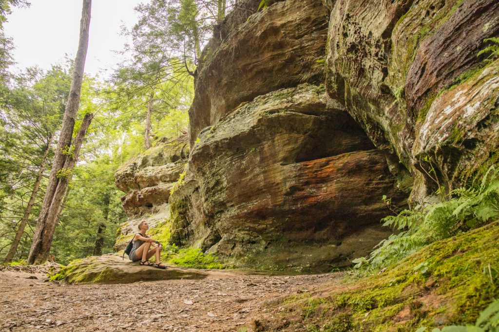 hocking hills ohio rock house hike