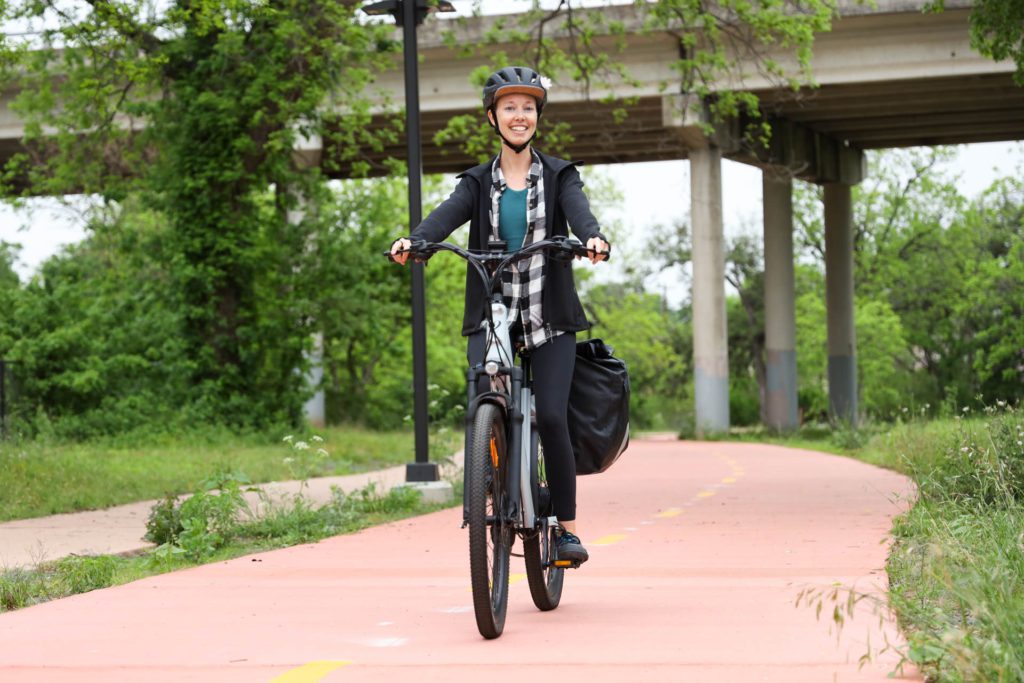 Riding the Espin Flow e-bike, an urban commuter's dream.