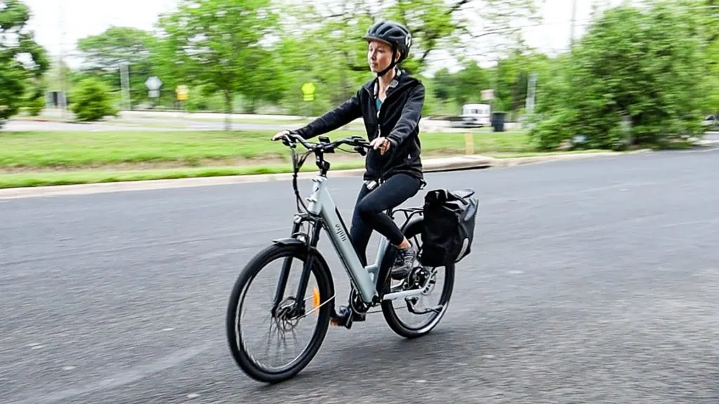 Riding the Espin Flow e-bike, an urban commuter's dream, with a pannier.