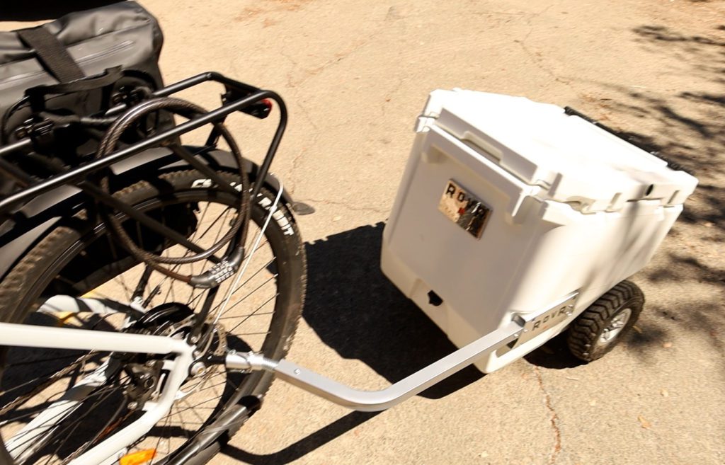 The RovR cooler attached to an e-bike via the BikR kit.