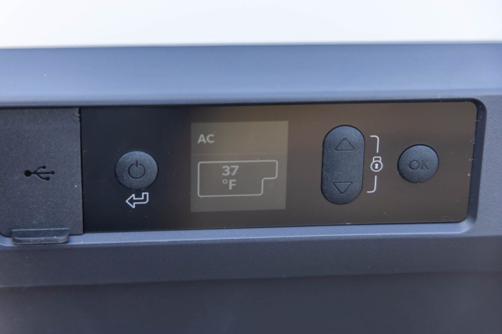 The controls on the Dometic CFX3 100.