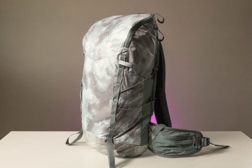 The Jack Wolfskin 3D Aerorise 20L backpack in silver sits on a table.