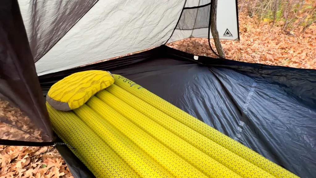 One sleeping pad inside the Durston X-Mid 2 with lots of storage space beside it.