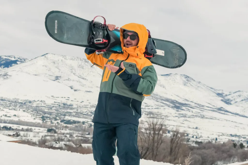 a man snowboarding in the insulated Picture Organic Clothing Track Jacket.