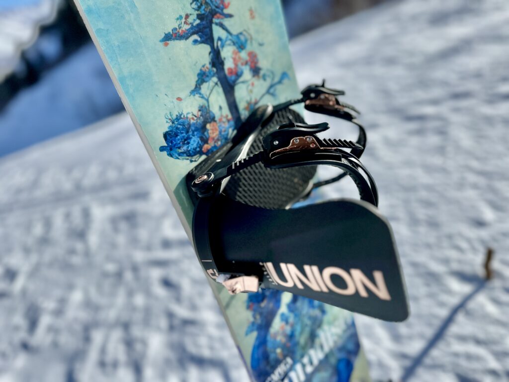 Union Juliet snowboard bindings attached to a Capita snowboard.