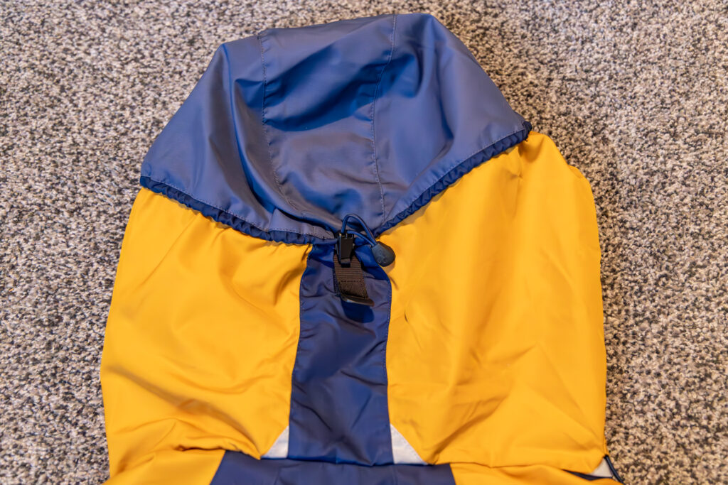 A close-up of the back of the hood and adjustment bungees on the Páramo Velez Evolution Hybrid Smock.