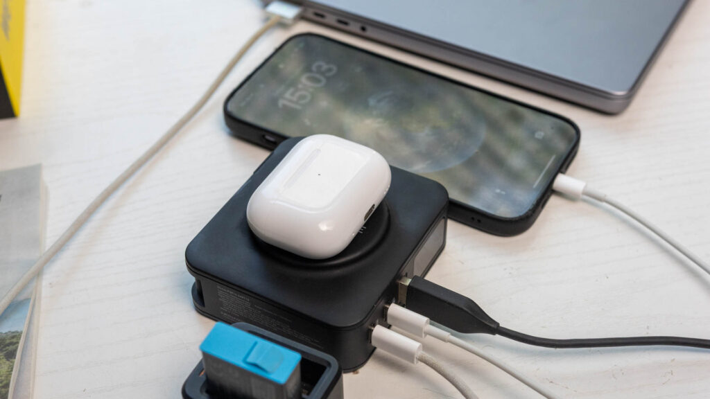 Infinacore P3 Pro charging 4 devices at once