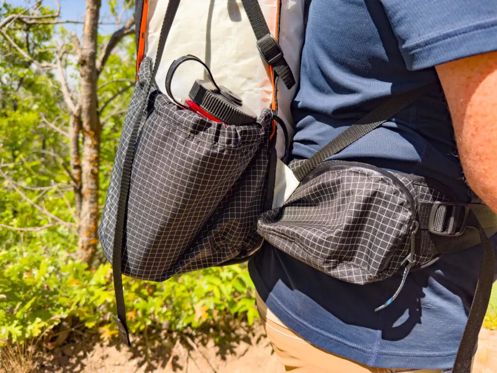 Hyperlite Unbound 55 Review: a closer look at the water bottle and hip belt pockets.
