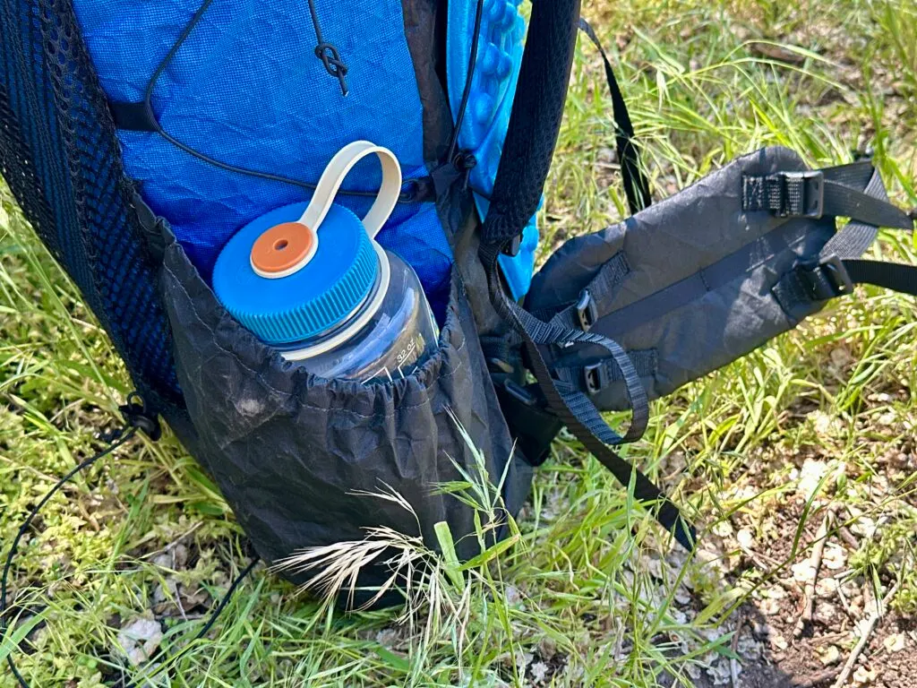 The Zpacks Backpack Super Nero Ultra has large, accessible water bottle pockets.
